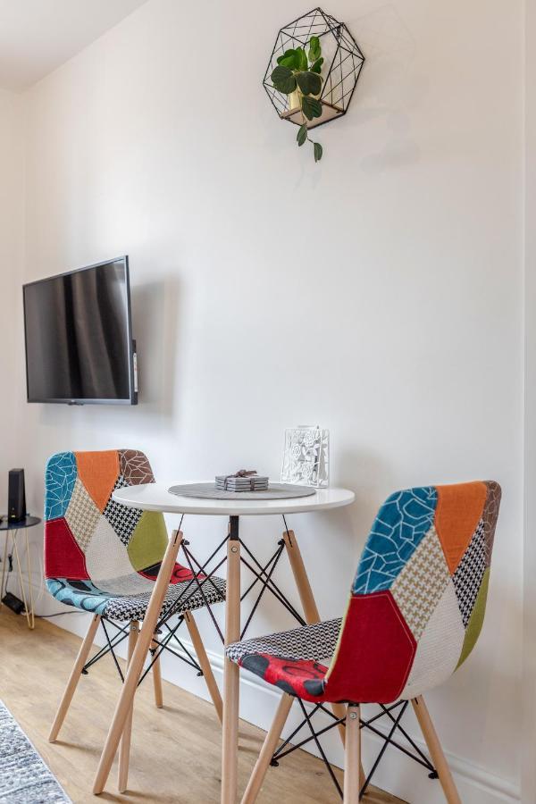 Modern Cosy London Flat By Damask Homes Ilford Extérieur photo