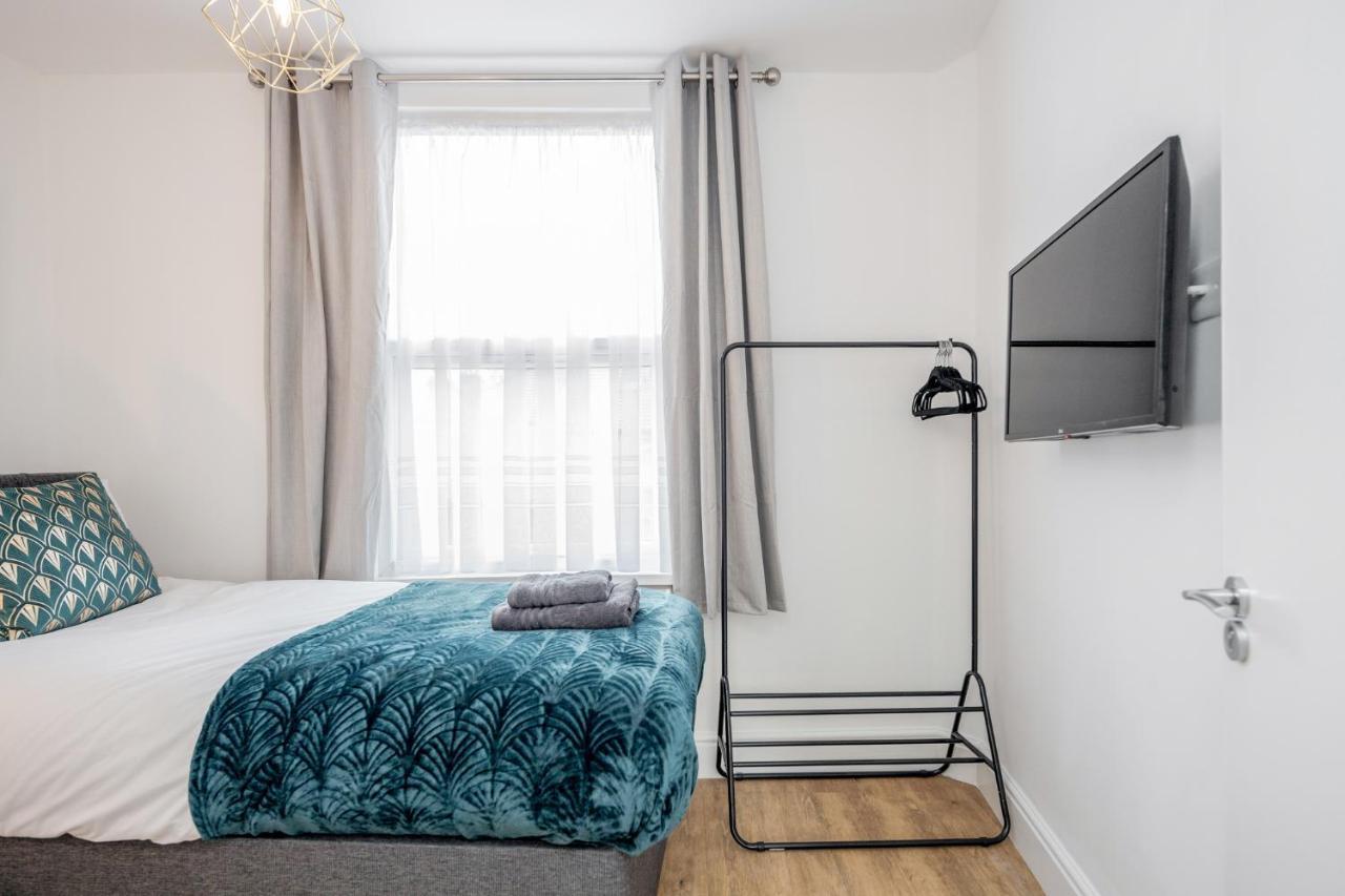Modern Cosy London Flat By Damask Homes Ilford Extérieur photo