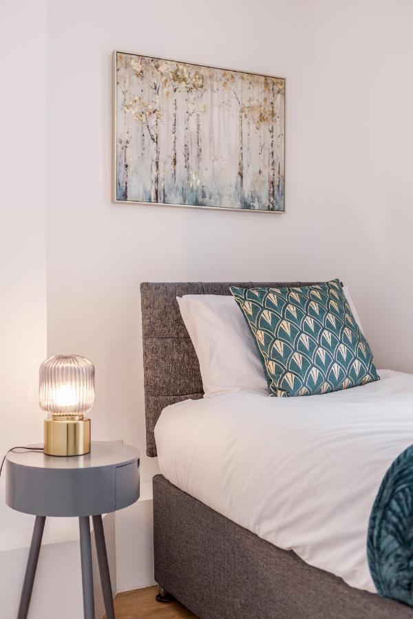 Modern Cosy London Flat By Damask Homes Ilford Extérieur photo