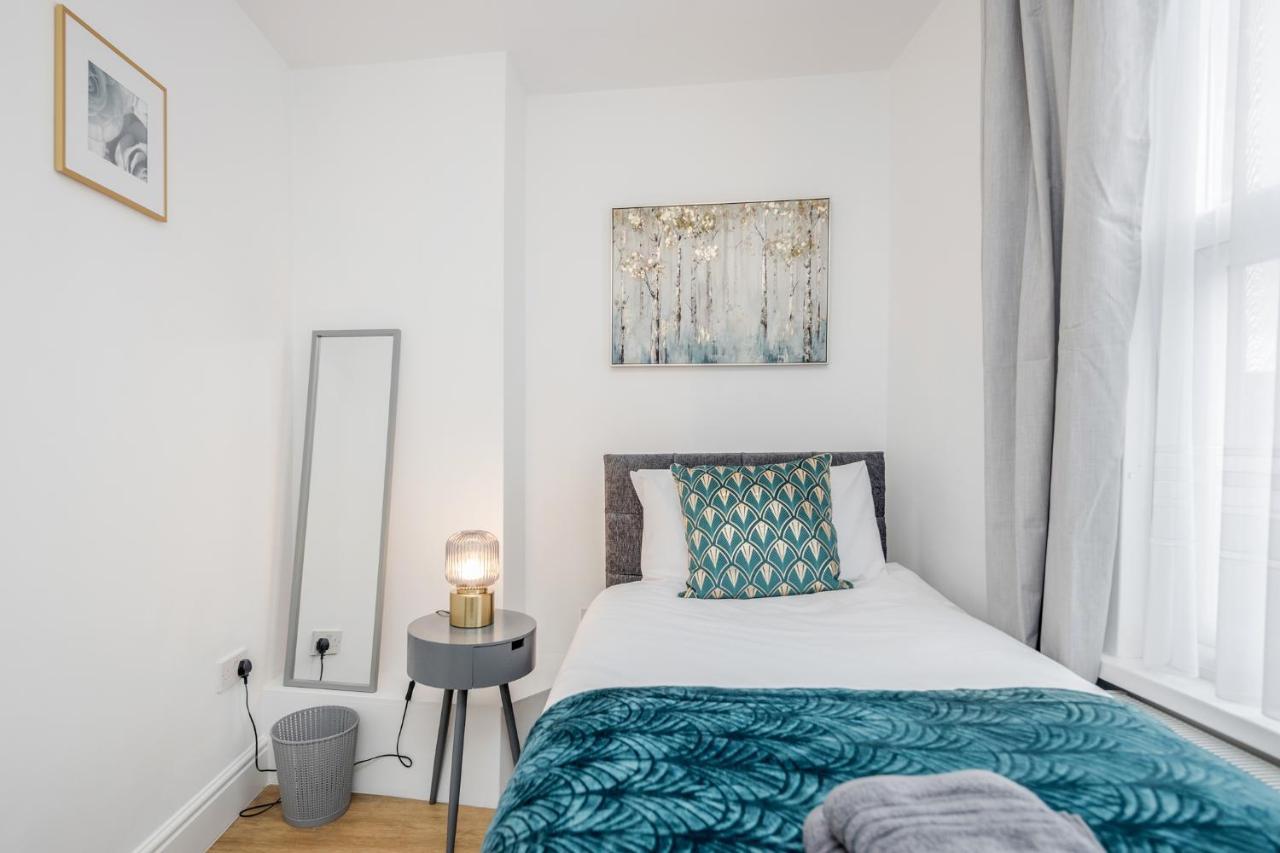 Modern Cosy London Flat By Damask Homes Ilford Extérieur photo